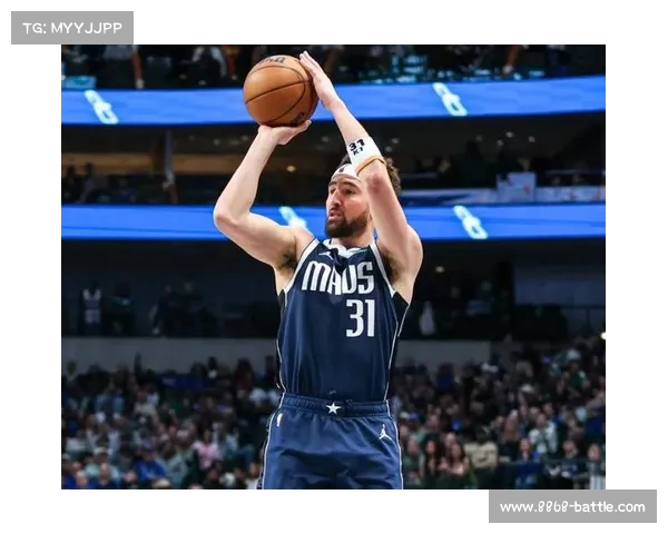 克莱发布会揭晓球衣,回顾独行侠传奇冠军成员特里(克莱内特) 克莱发布会揭晓球衣,回顾独行侠传奇冠军成员特里(克莱内特)